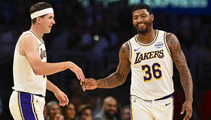 斯玛特：里夫斯今晚不可思议 他的球商和阅读比赛能力是顶级的